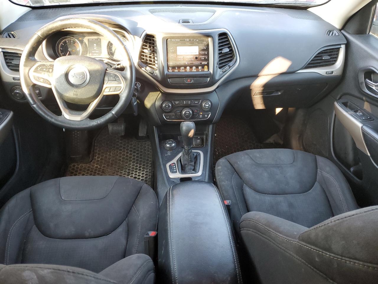 2017 Jeep Cherokee Latitude VIN: 1C4PJMCS8HW664863 Lot: 93266555