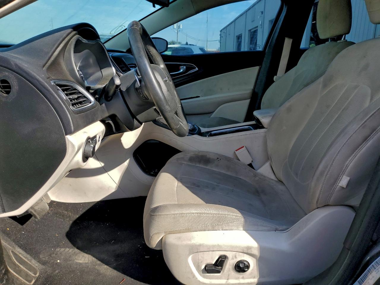 2015 Chrysler 200 Limited VIN: 1C3CCCAG8FN734032 Lot: 93714275