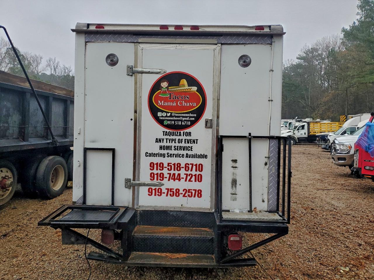 2000 Ford Econoline E350 Super Duty Cutaway Van VIN: 1FDWE35FXYHA86243 Lot: 55324465