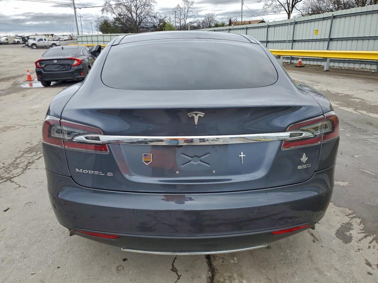 2015 Tesla Model S 85D VIN: 5YJSA1H21FFP74561 Lot: 94565865
