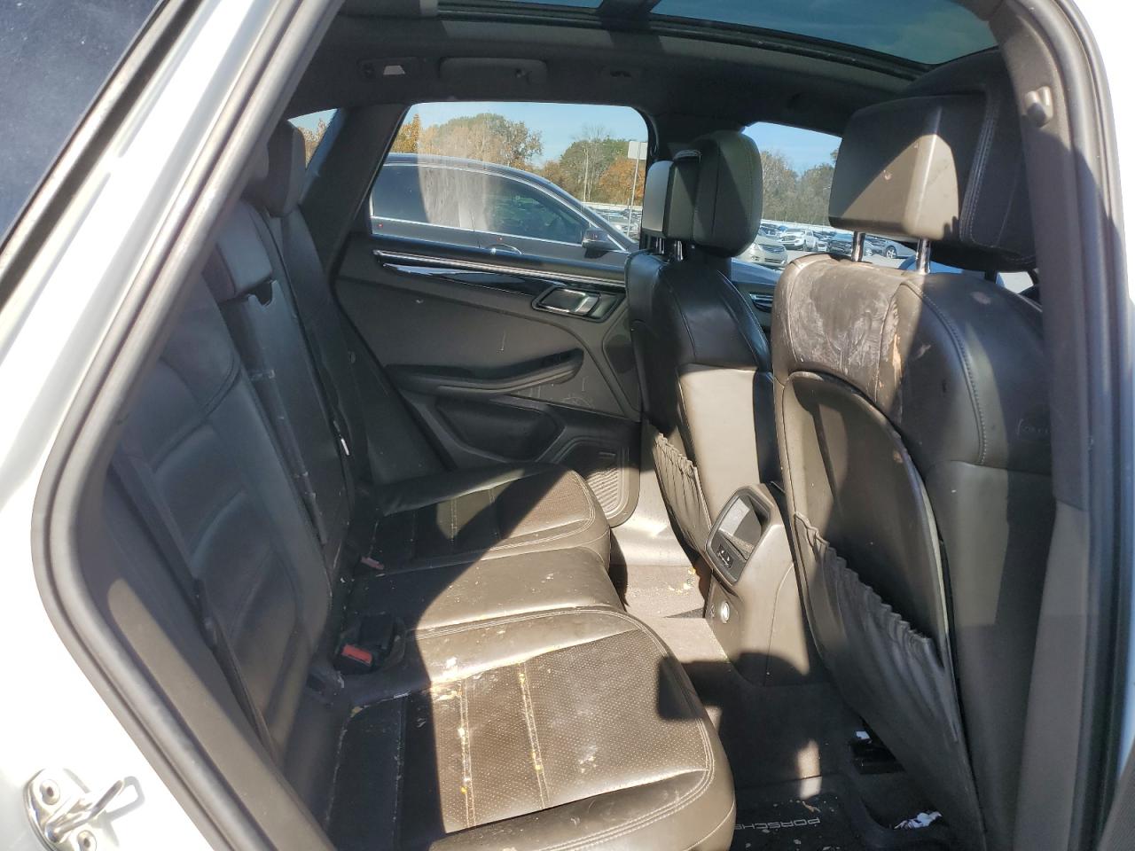 2015 Porsche Macan S VIN: WP1AB2A58FLB62985 Lot: 92826195