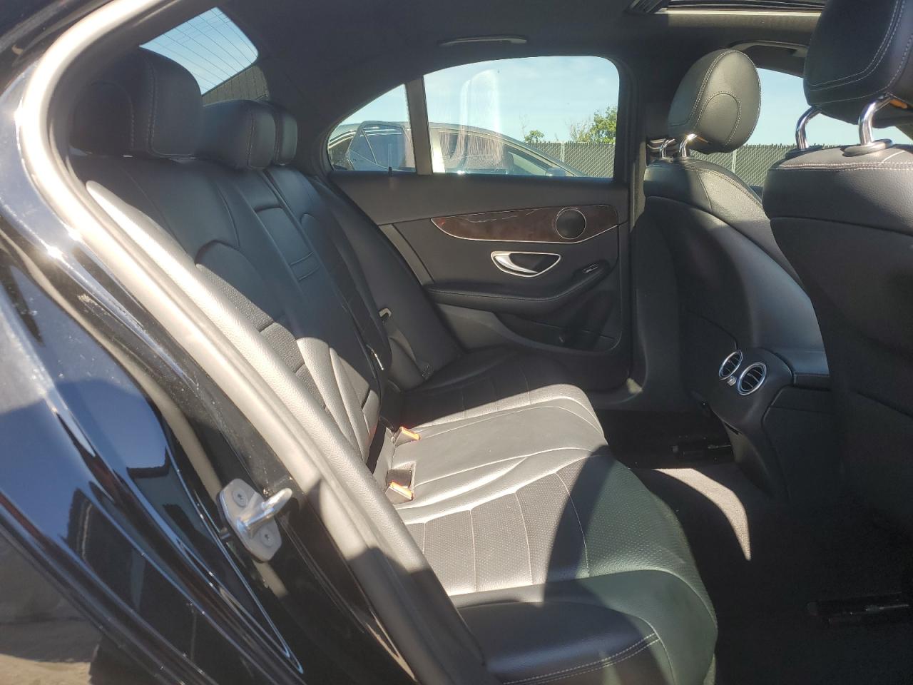 2018 Mercedes-Benz C 300 VIN: 55SWF4JB3JU238412 Lot: 91831215