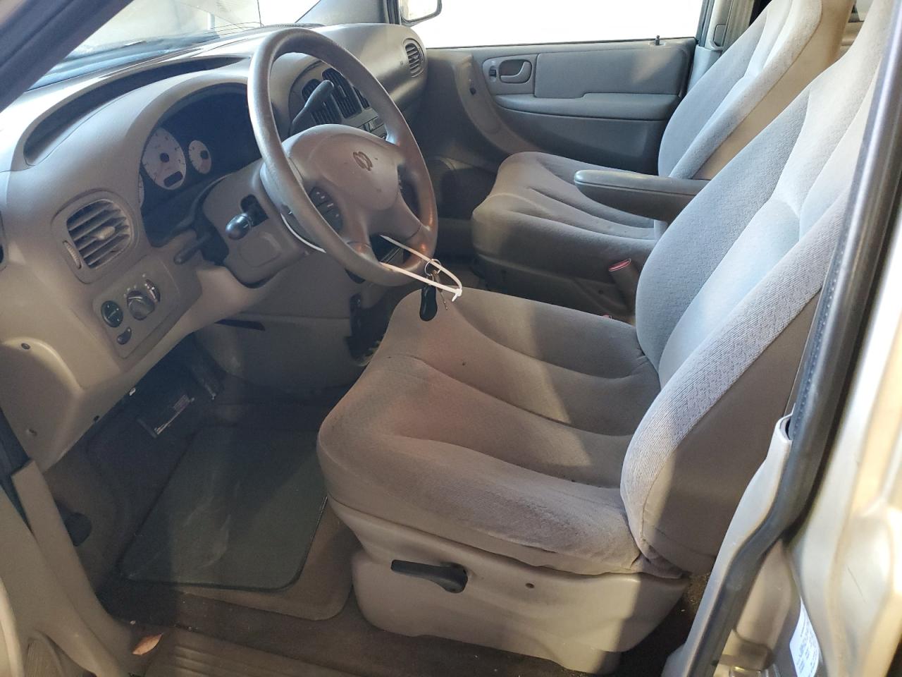 2002 Dodge Grand Caravan Sport VIN: 2B4GP44R02R698478 Lot: 93209215