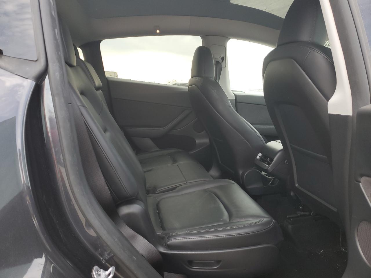 2024 Tesla Model Y VIN: 7SAYGAEE0RF091023 Lot: 90895215