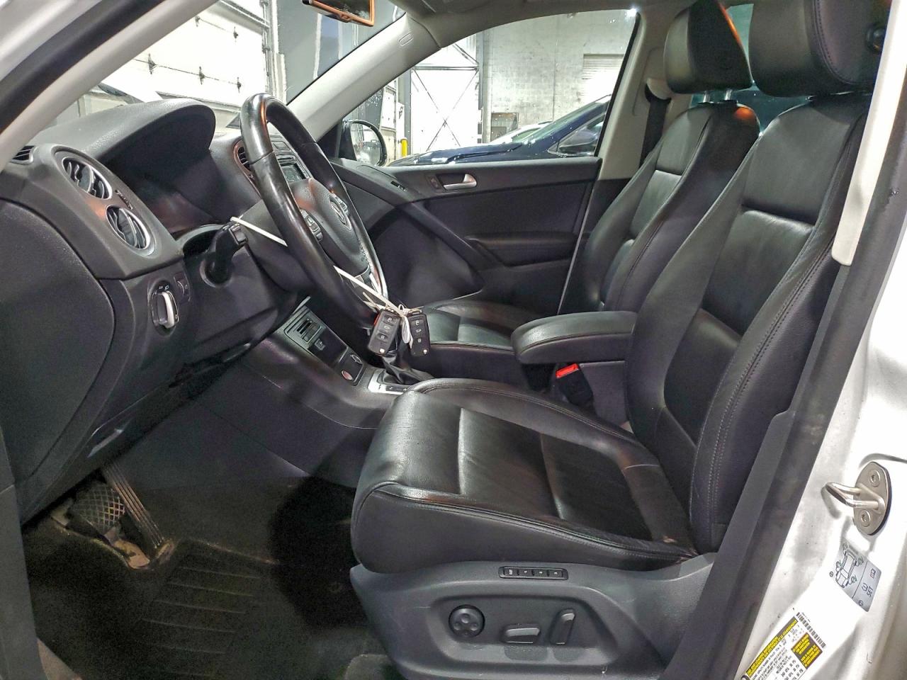 2017 Volkswagen Tiguan Sport VIN: WVGUV7AX9HK036594 Lot: 93957545