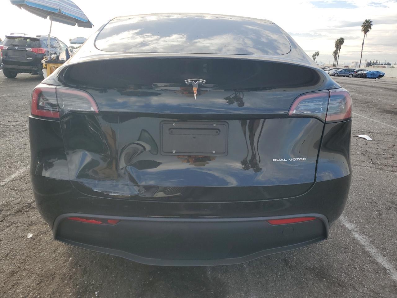 2025 Tesla Model Y VIN: 7SAYGDEE8SF219130 Lot: 92901365