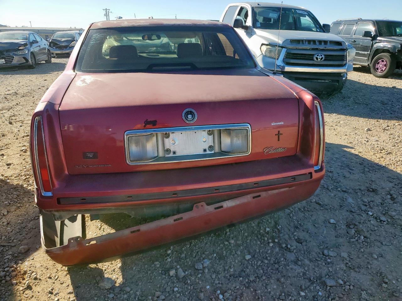 1998 Cadillac Deville VIN: 1G6KD54Y3WU703865 Lot: 92371065