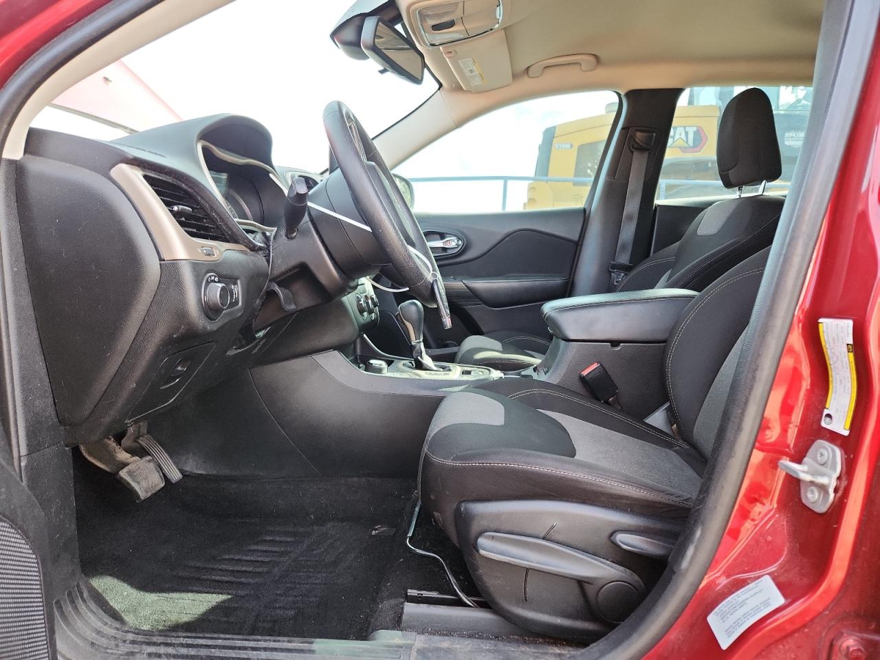 2015 Jeep Cherokee Sport VIN: 1C4PJMAB4FW777077 Lot: 90635565