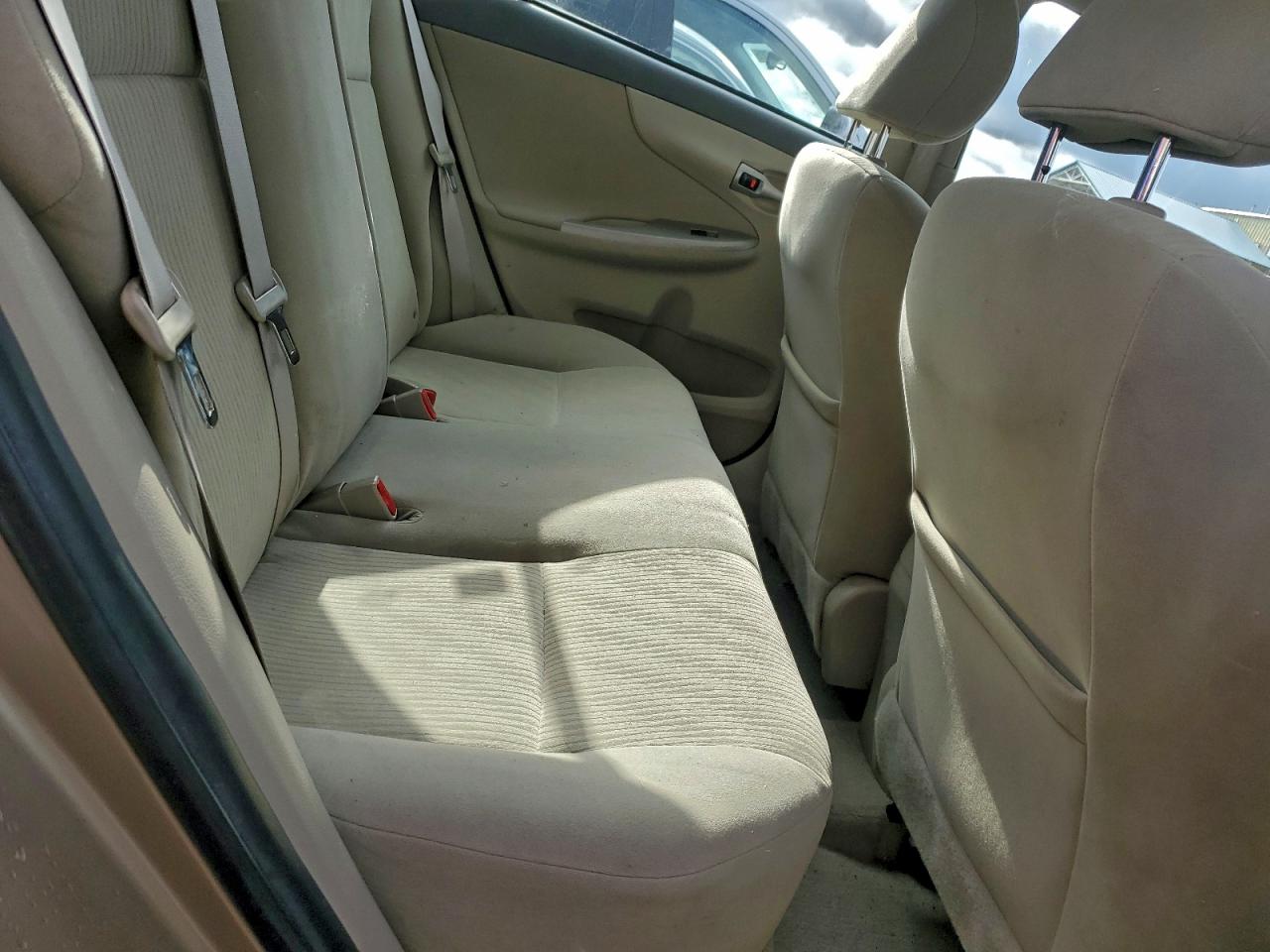 2010 Toyota Corolla Base VIN: 1NXBU4EE2AZ184307 Lot: 93935775