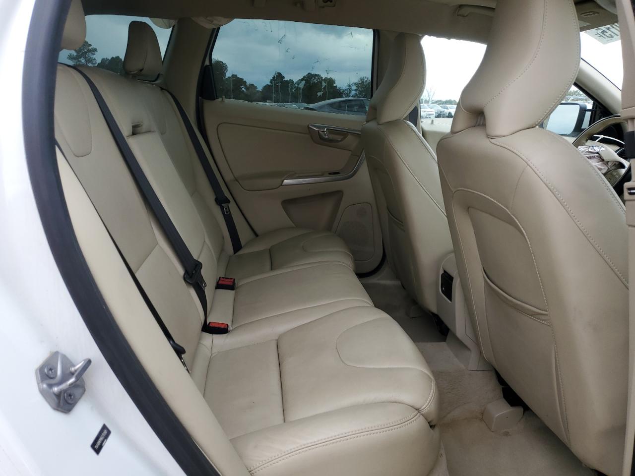 2016 Volvo Xc60 T6 Platinum VIN: YV449MDM6G2781565 Lot: 90800015