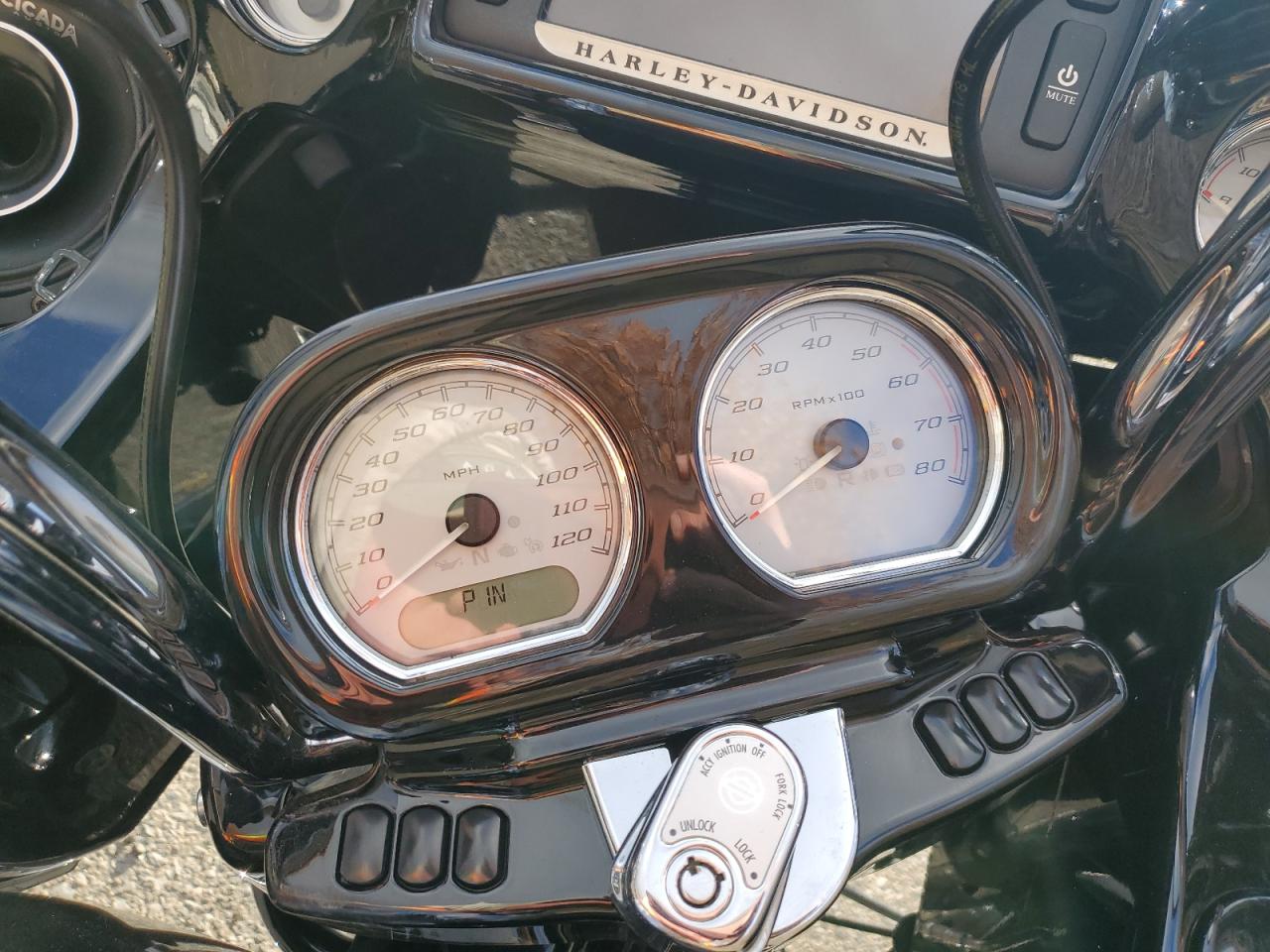 2015 Harley-Davidson Fltrxs Road Glide Special VIN: 1HD1KTM11FB601321 Lot: 91646095