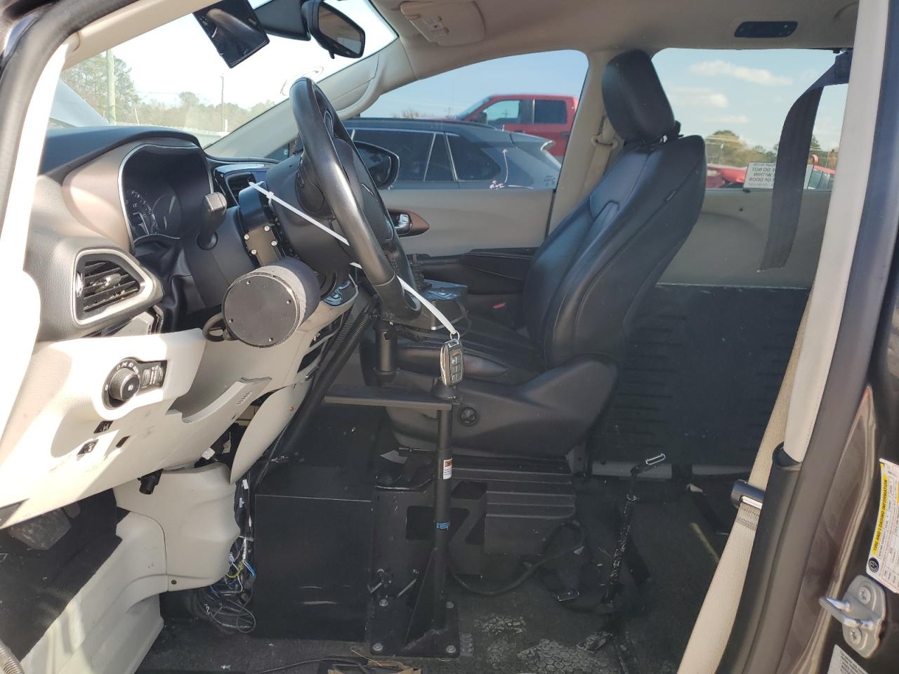 2017 Chrysler Pacifica Touring L VIN: 2C4RC1BG2HR621885 Lot: 93738575