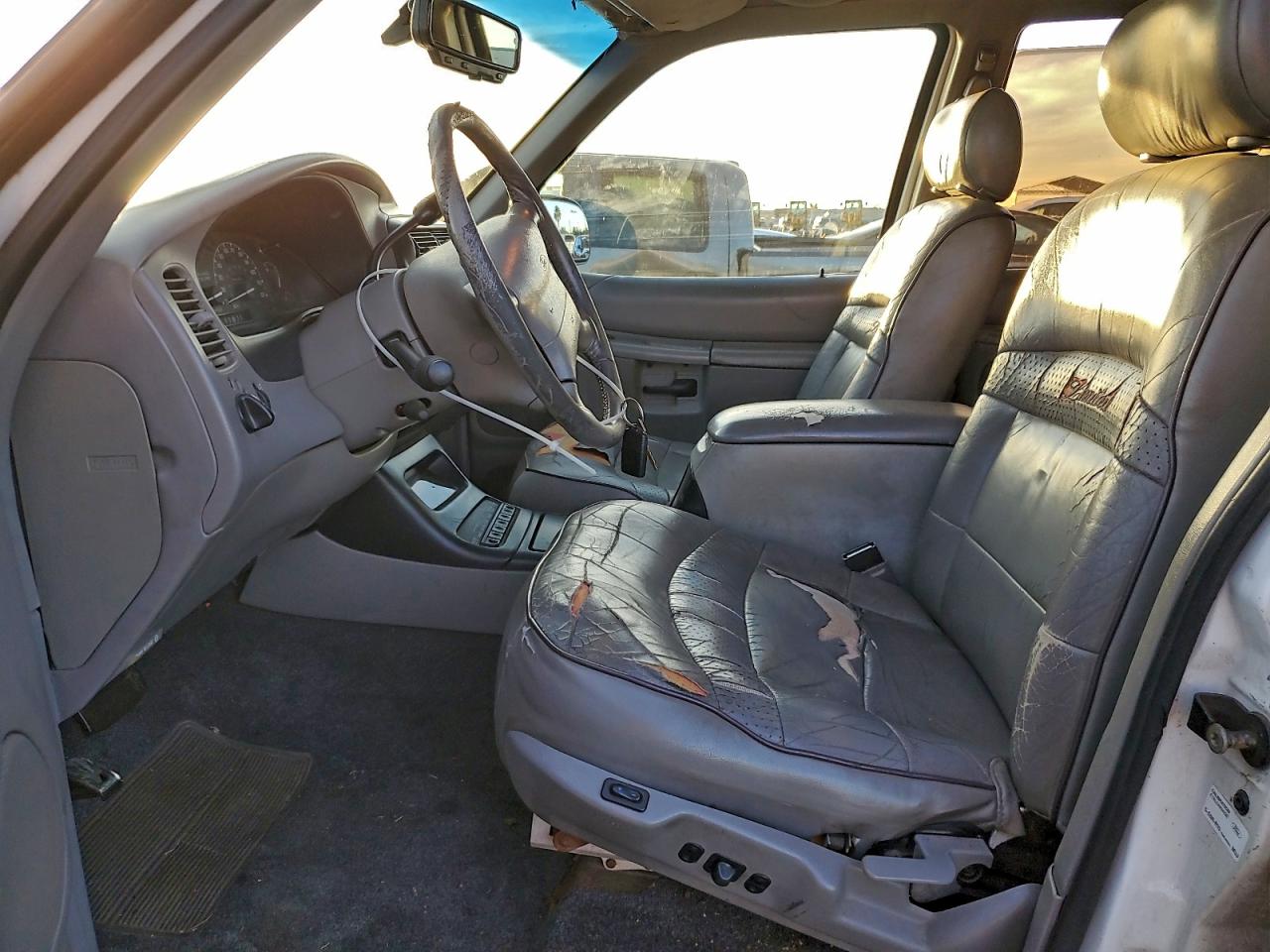 1995 Ford Explorer VIN: 1FMDU32XXSZB61127 Lot: 93644145