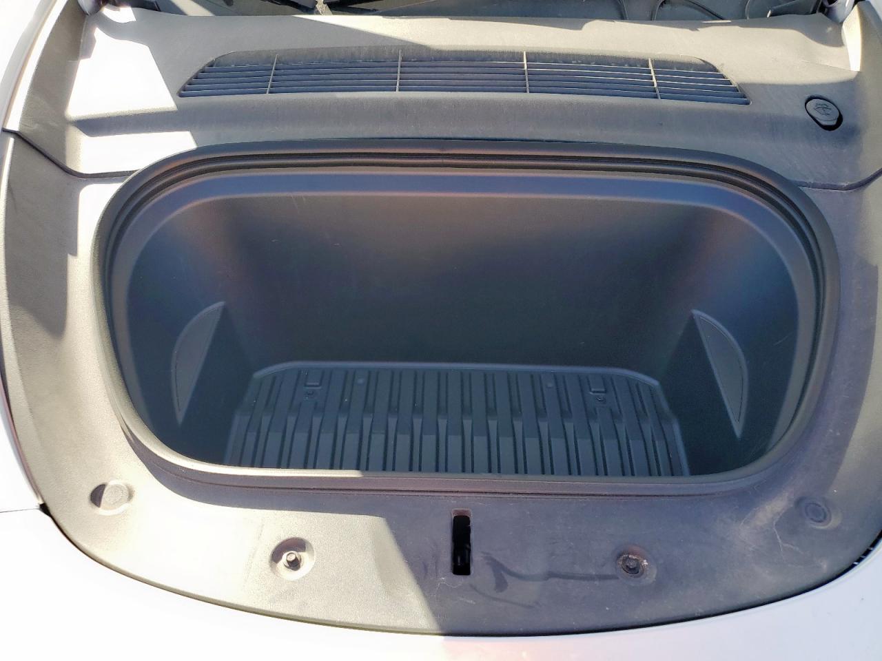 2023 Tesla Model Y VIN: 7SAYGAEE3PF700733 Lot: 92318685