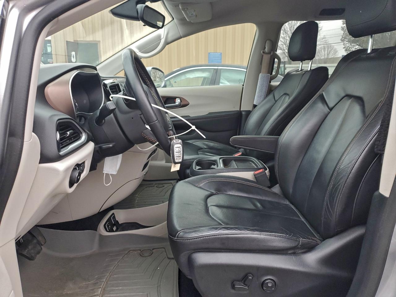 2017 Chrysler Pacifica Touring L VIN: 2C4RC1BG0HR636384 Lot: 93497825