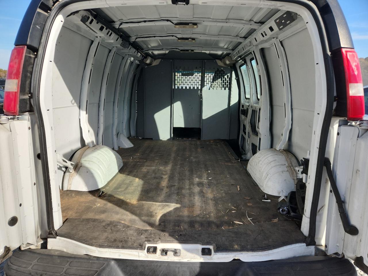 2017 Chevrolet Express G2500 VIN: 1GCWGAFF6H1132967 Lot: 92603745