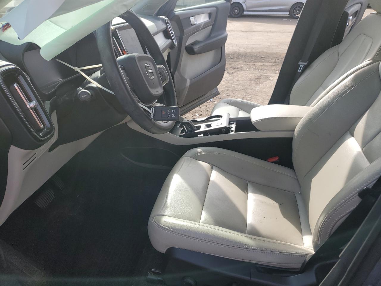 2020 Volvo Xc40 T5 Momentum VIN: YV4162UK5L2325825 Lot: 91810395