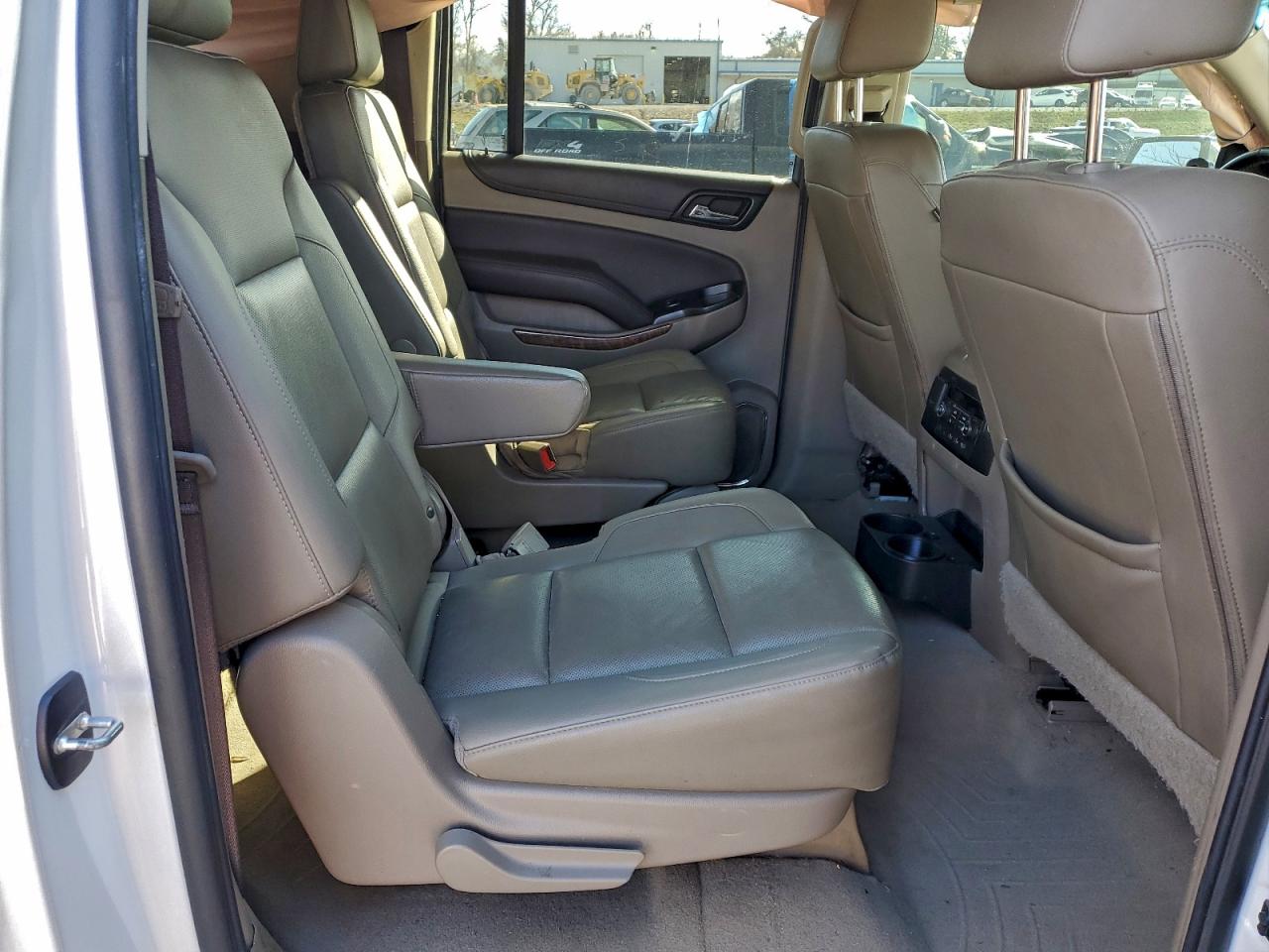 2018 Chevrolet Suburban K1500 Premier VIN: 1GNSKJKC4JR135843 Lot: 94565775