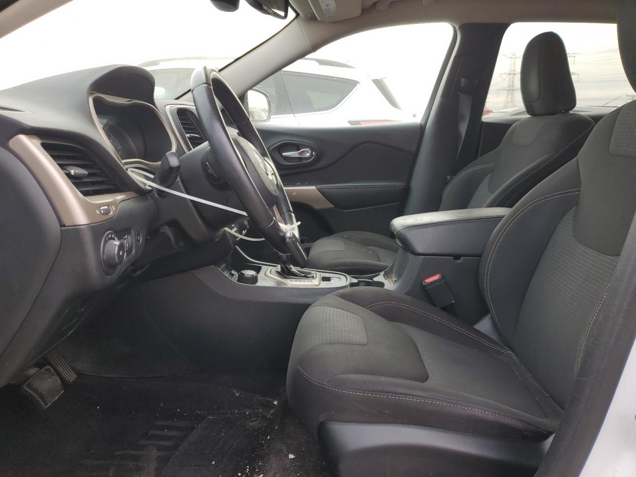 2017 Jeep Cherokee Latitude VIN: 1C4PJMCS6HW606105 Lot: 93149575