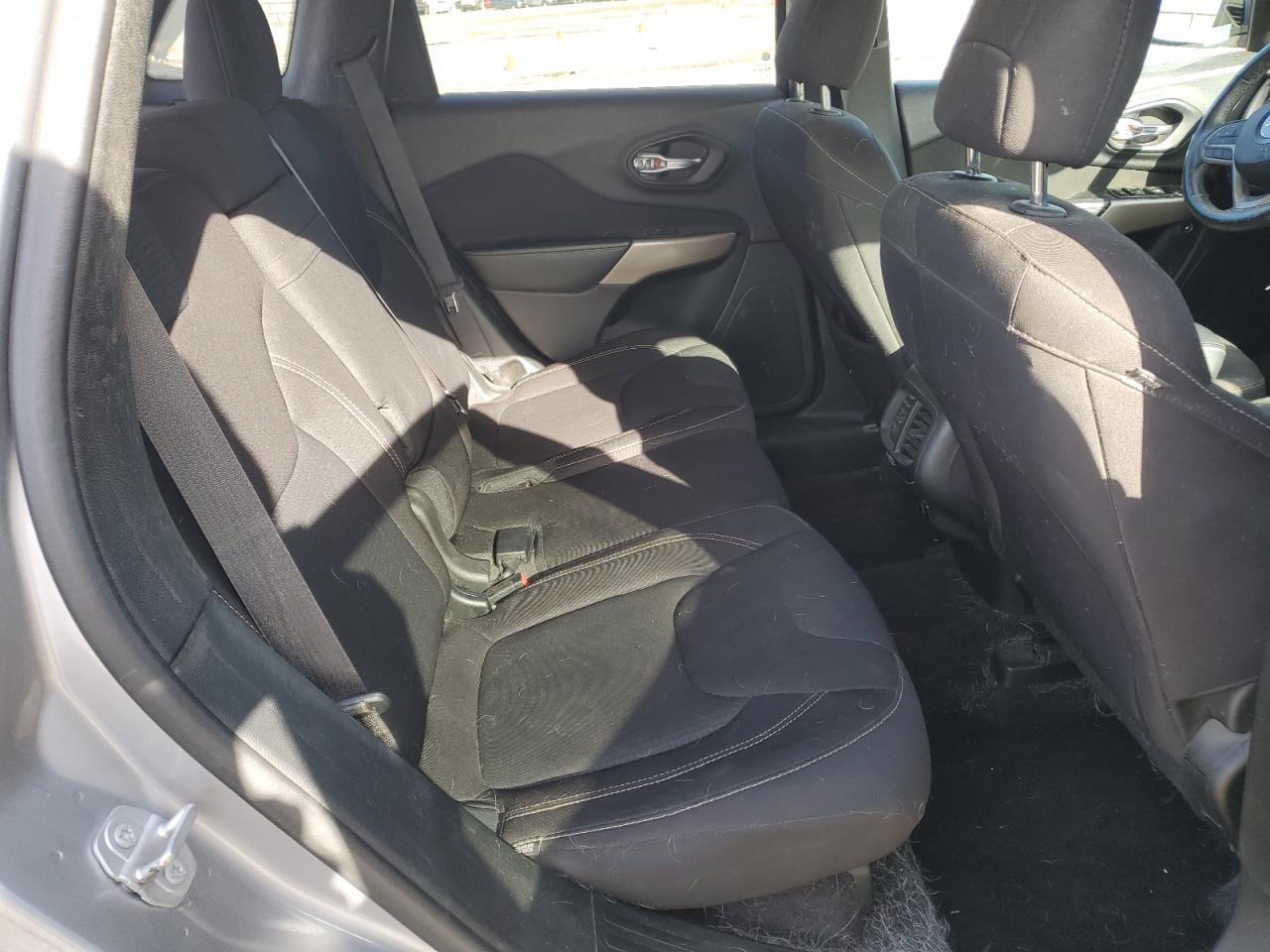 2017 Jeep Cherokee Latitude VIN: 1C4PJMCB8HW618563 Lot: 92250795