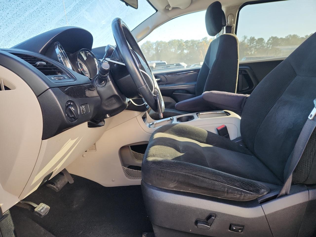 2015 Dodge Grand Caravan Sxt VIN: 2C4RDGCG5FR744740 Lot: 92726695