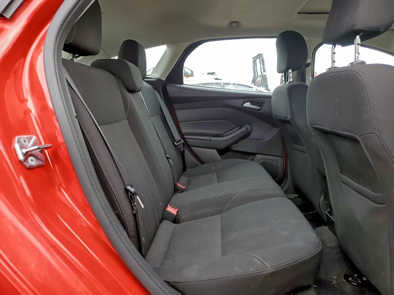 2016 Ford Focus Se VIN: 1FADP3K21GL288722 Lot: 93447415