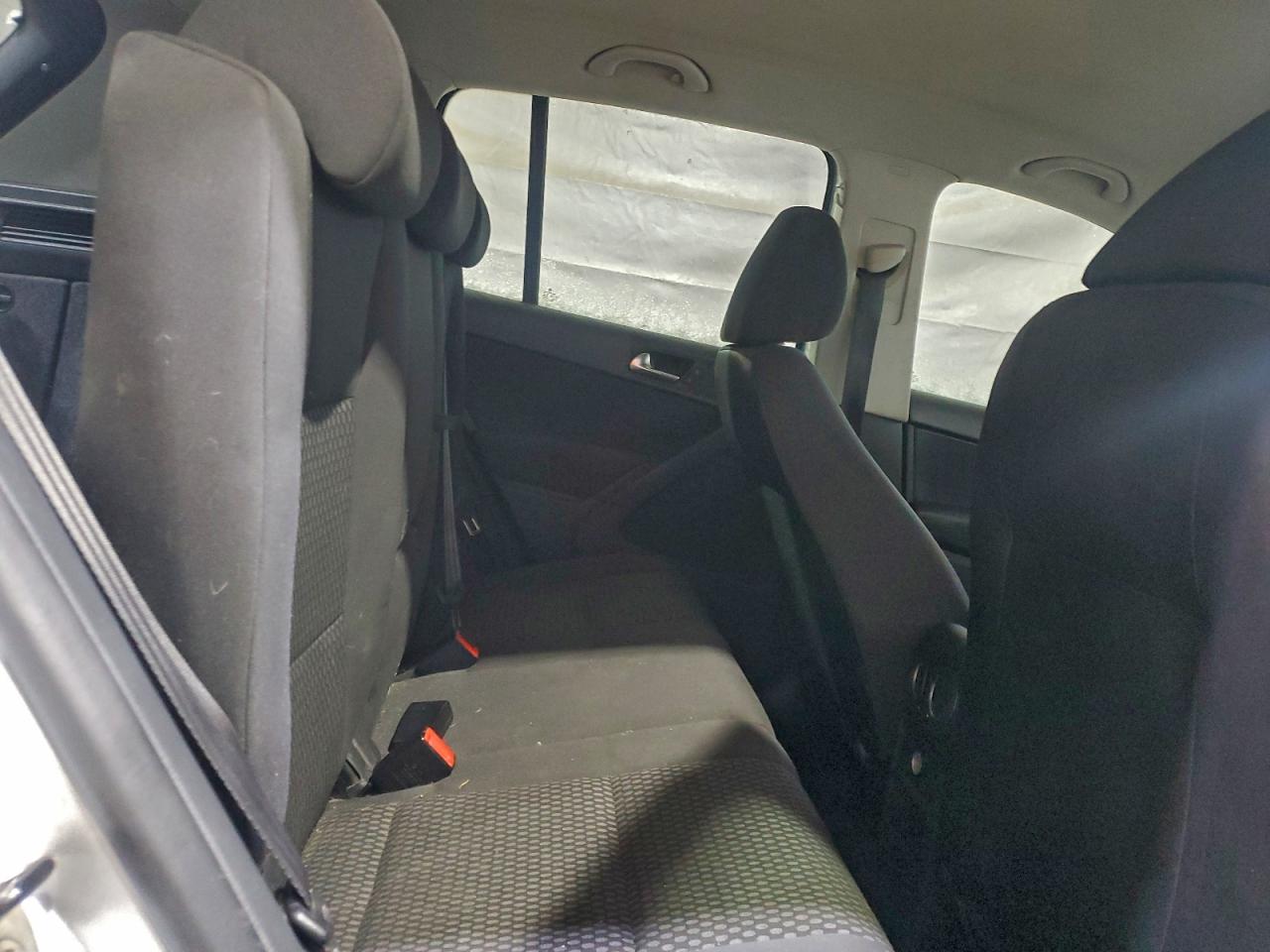 2010 Volkswagen Tiguan Se VIN: WVGBV7AX4AW52695C Lot: 93556935