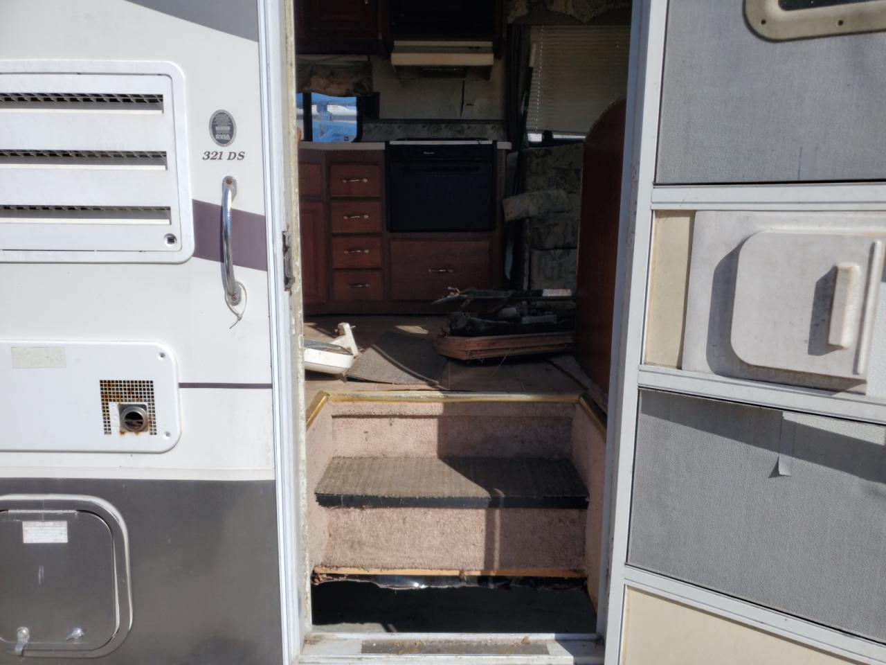 2002 Ford F550 Super Duty Stripped Chassis VIN: 1FCMF53S720A02552 Lot: 92123255