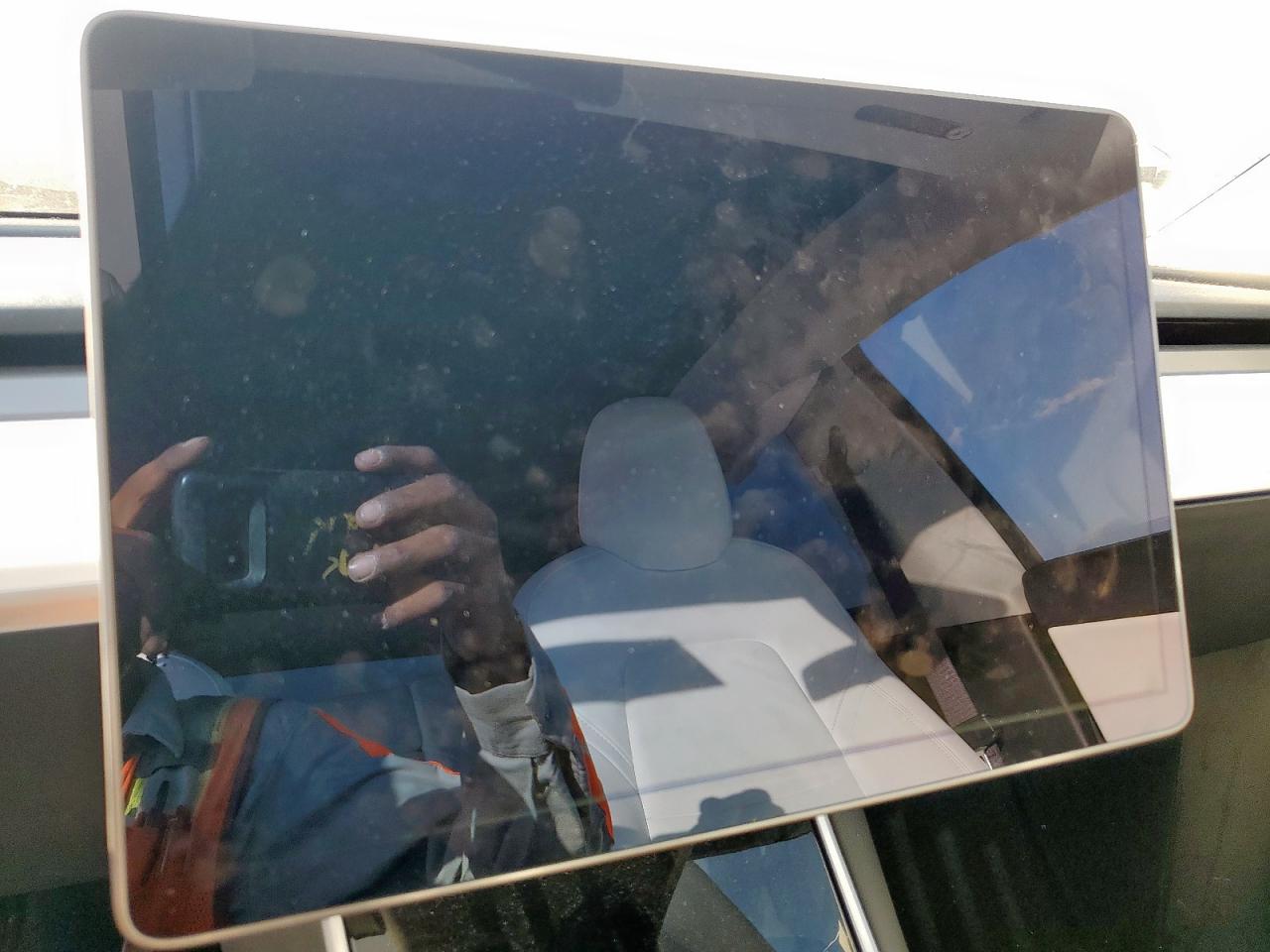 2020 Tesla Model Y VIN: 5YJYGDEF3LF037701 Lot: 93314135