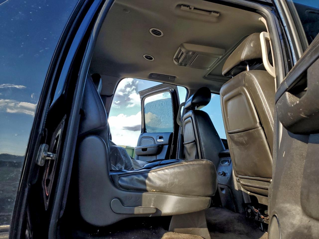 2011 GMC Yukon Xl Denali VIN: 1GKS2MEF5BR231714 Lot: 94175735