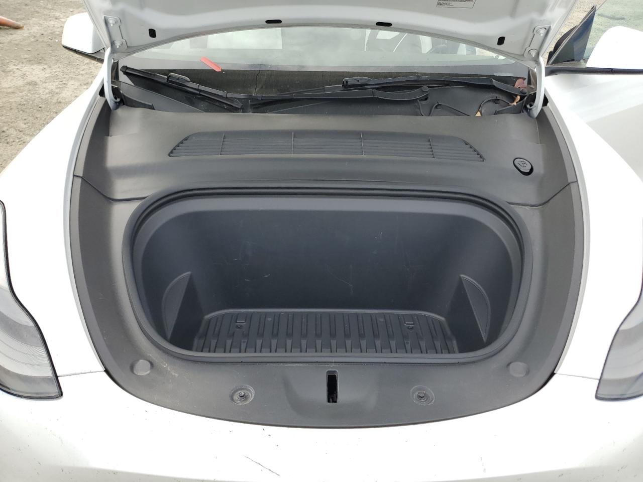 2022 Tesla Model Y VIN: 7SAYGDEF2NF326137 Lot: 90945545