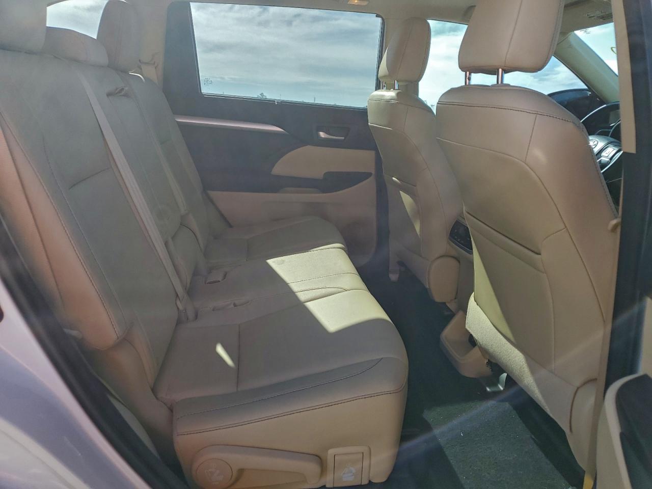 2015 Toyota Highlander Xle VIN: 5TDKKRFH1FS044499 Lot: 94389575