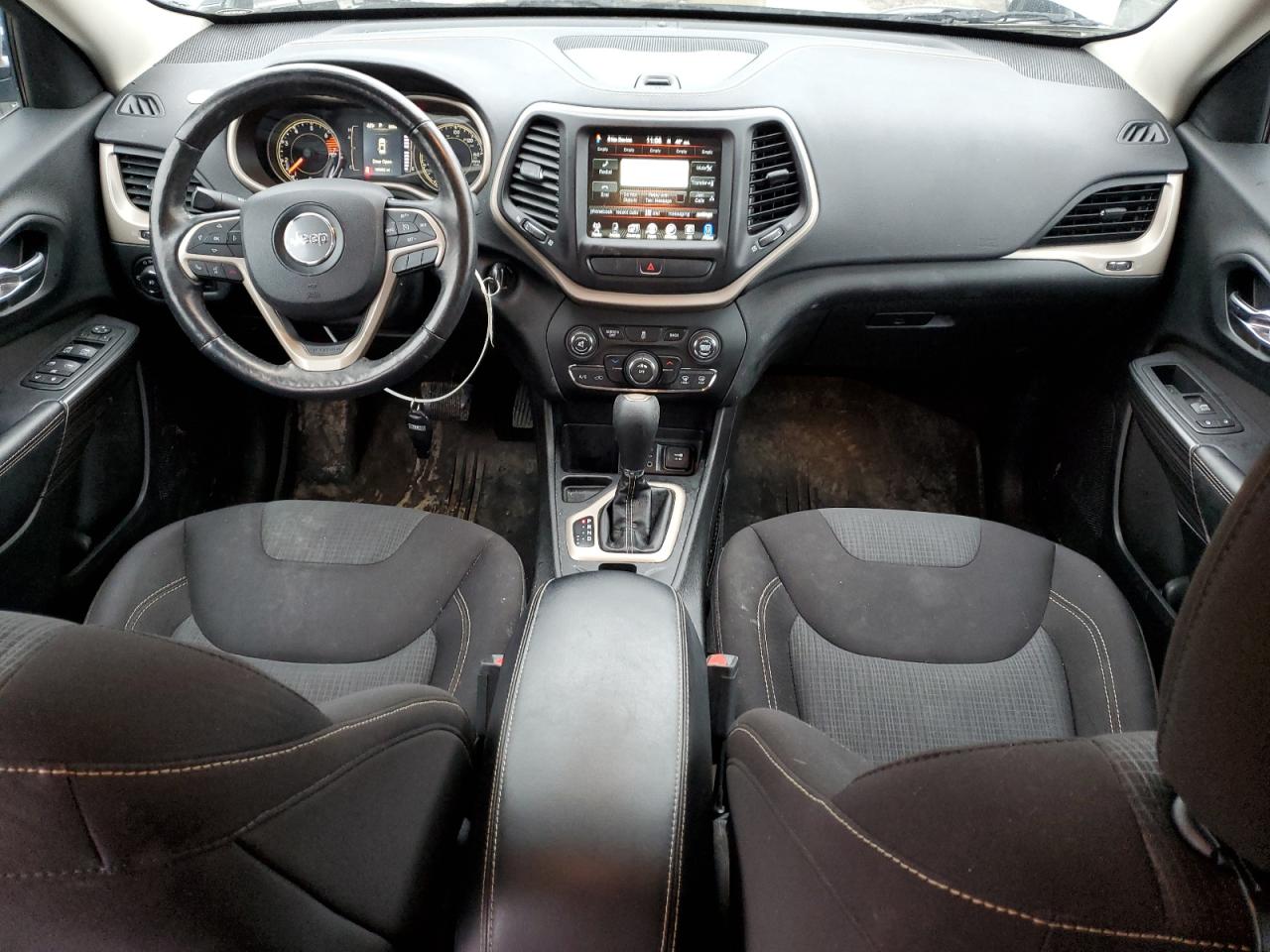 2017 Jeep Cherokee Latitude VIN: 1C4PJLCB2HW502883 Lot: 92589085