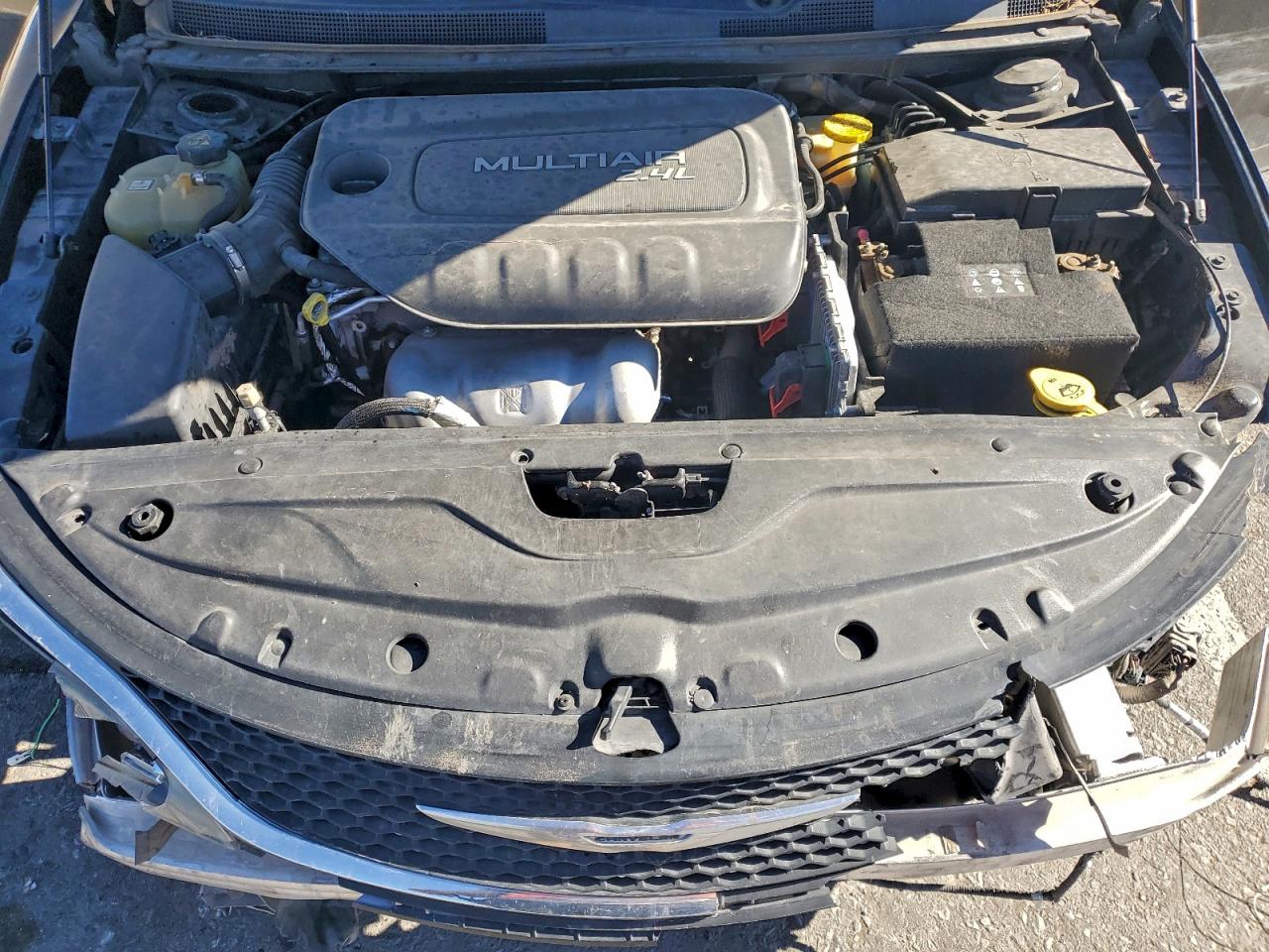 2015 Chrysler 200 Limited VIN: 1C3CCCAB0FN663624 Lot: 93716225