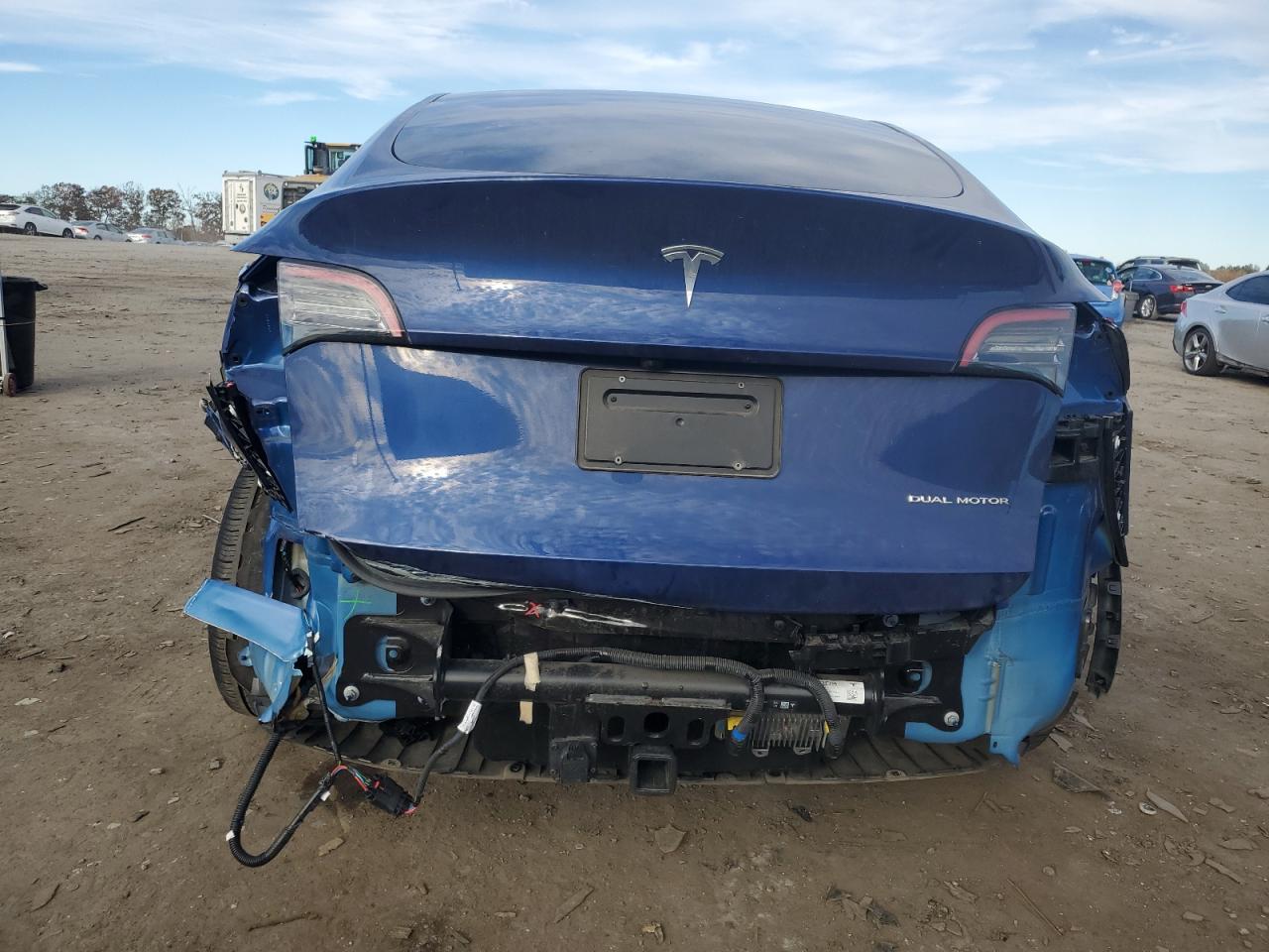 2024 Tesla Model Y VIN: 7SAYGDEE3RF167870 Lot: 90986045