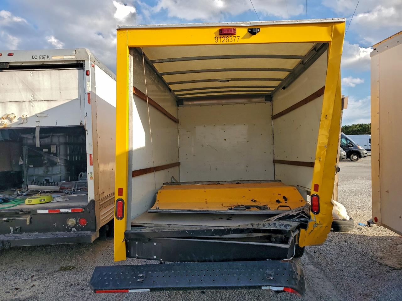 2023 GMC Savana Cut - Box Truck VIN: 1GD07RFP4P1115768 Lot: 93226395