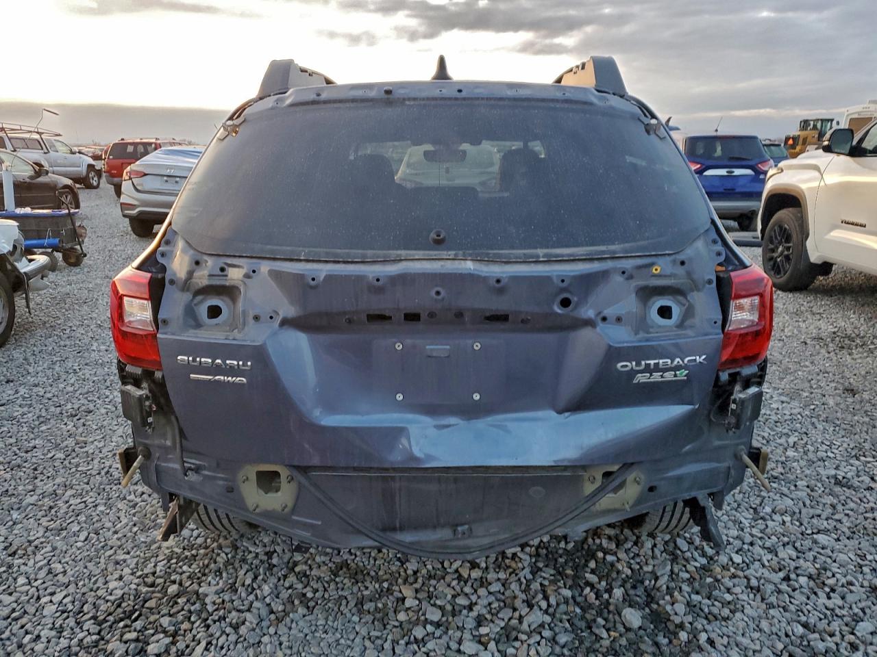 2017 Subaru Outback 2.5I Limited VIN: 4S4BSANC7H3300393 Lot: 94272925