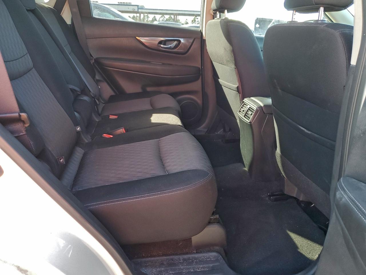 2018 Nissan Rogue S VIN: JN8AT2MT0JW470091 Lot: 92205165