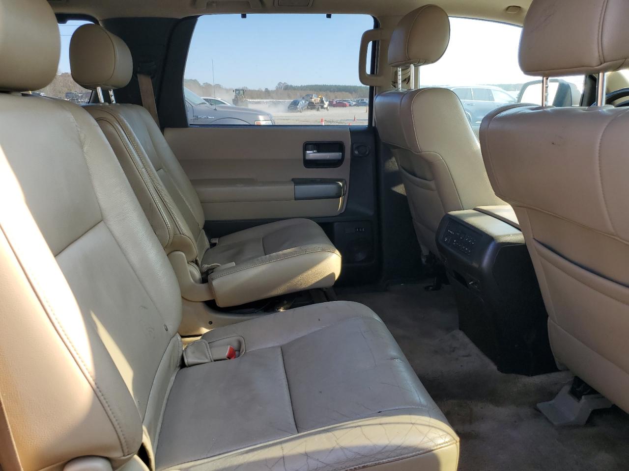 2011 Toyota Sequoia Limited VIN: 5TDKY5G18BS031574 Lot: 92373605