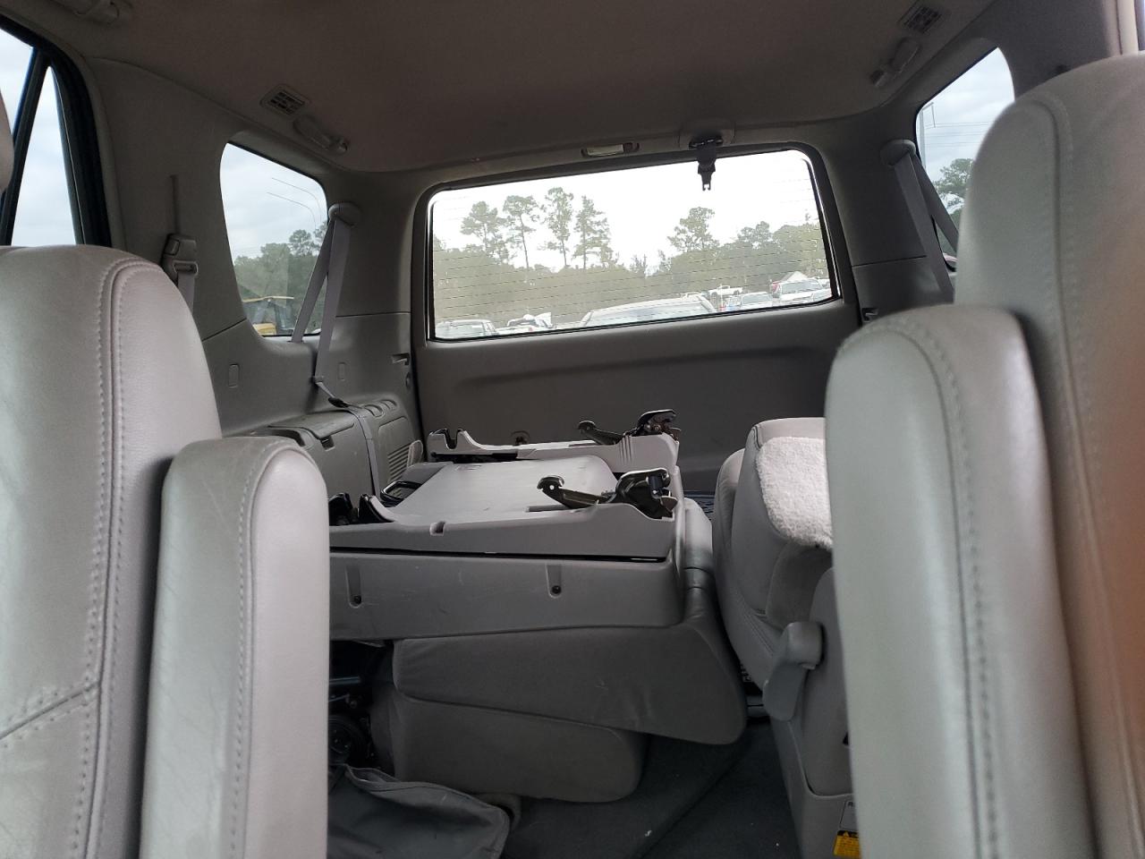 2004 Toyota Sequoia Limited VIN: 5TDZT38A04S235062 Lot: 91479395