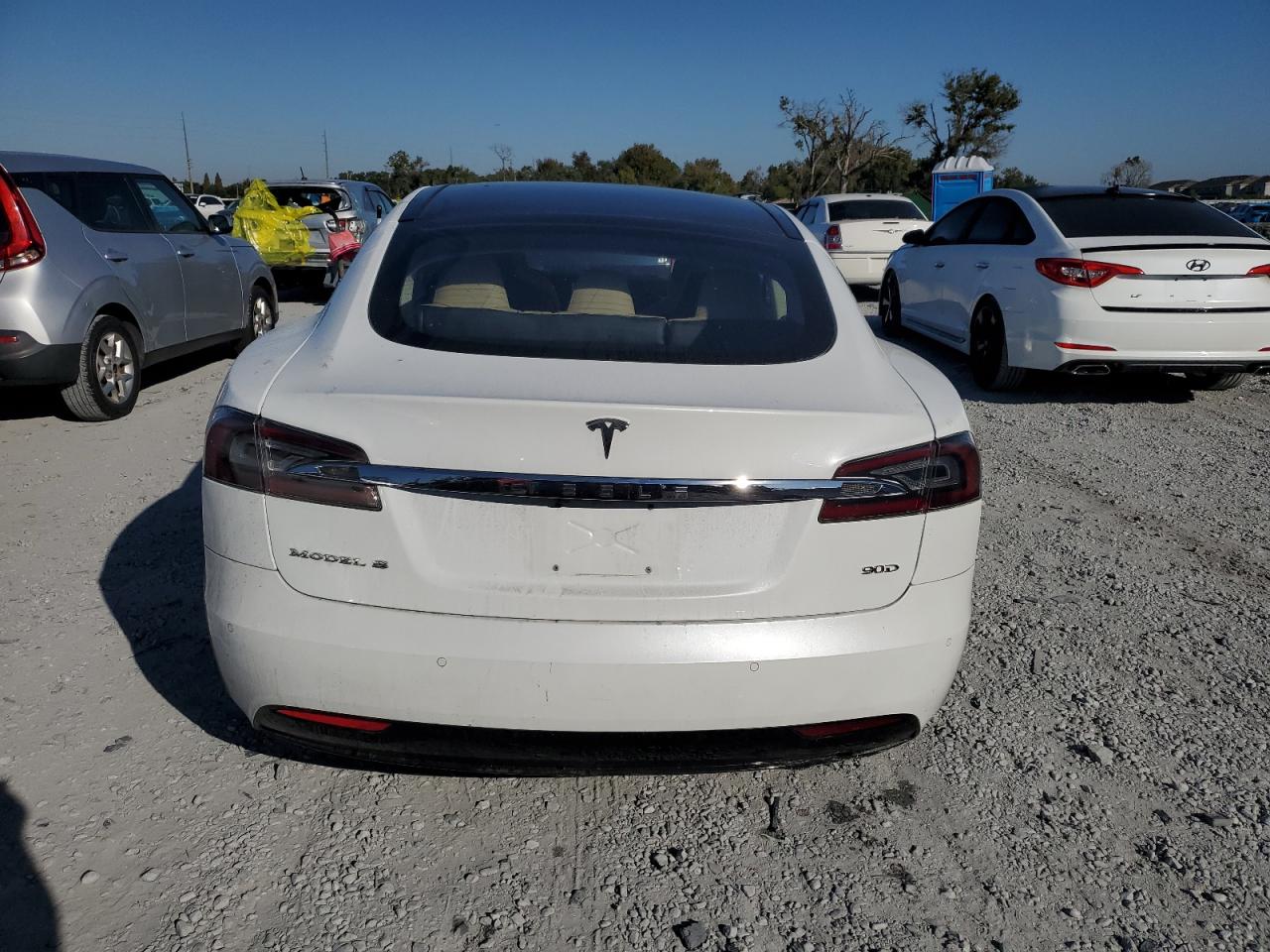 2016 Tesla Model S VIN: 5YJSA1E22GF141783 Lot: 92808305