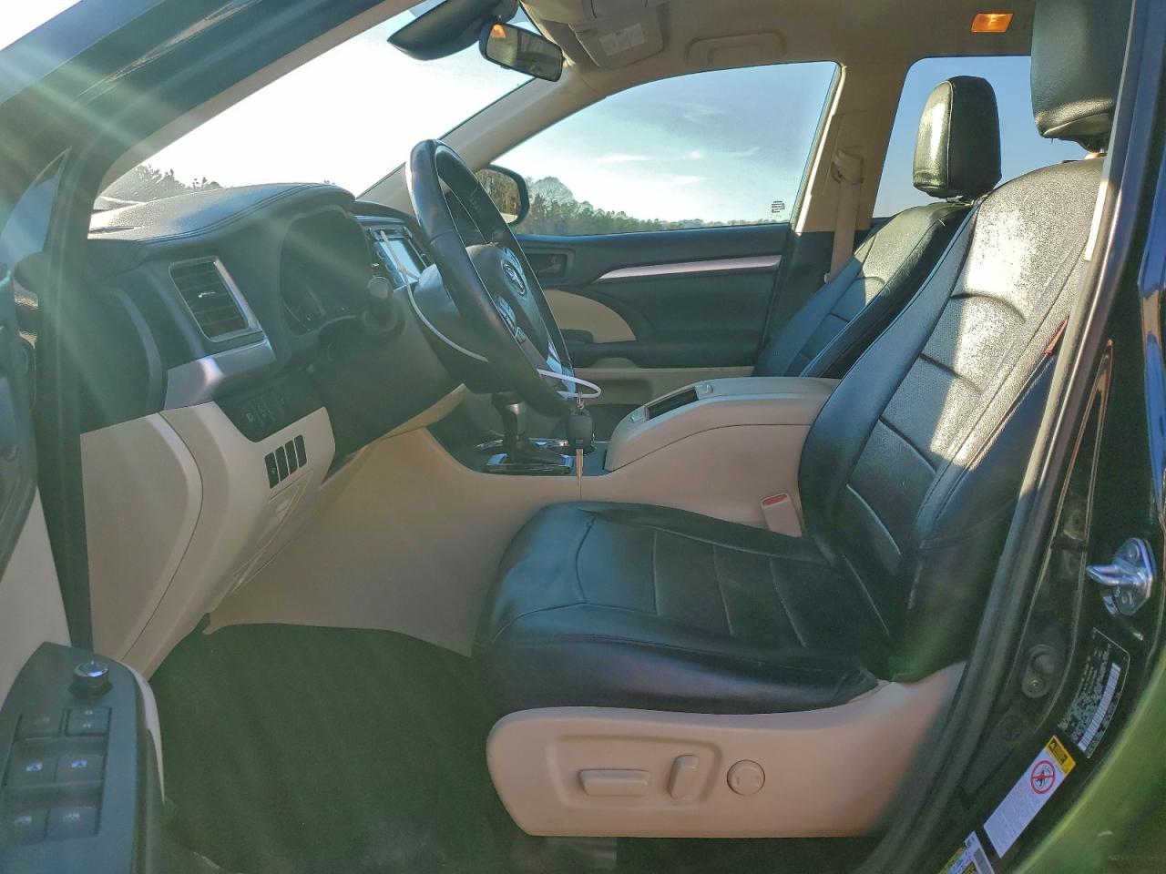 2018 Toyota Highlander Le VIN: 5TDZZRFH8JS263205 Lot: 94493485