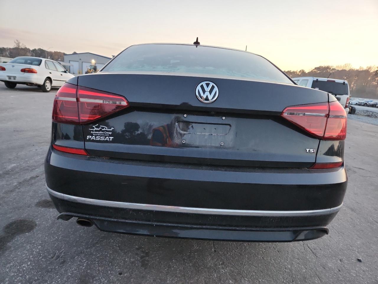 2018 Volkswagen Passat S VIN: 1VWAA7A32JC000632 Lot: 93491905