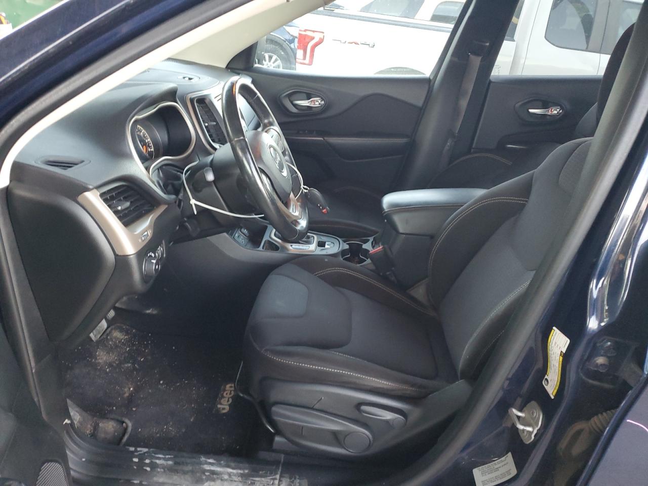 2015 Jeep Cherokee Latitude VIN: 1C4PJLCB0FW508050 Lot: 92298045