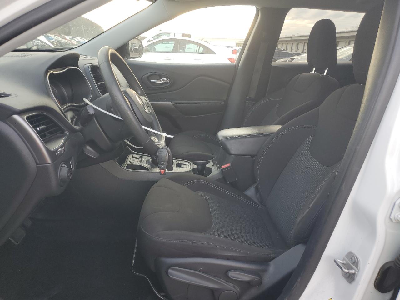 2019 Jeep Cherokee Latitude VIN: 1C4PJLCB4KD331752 Lot: 91884045