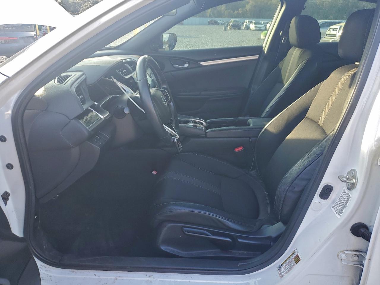 2019 Honda Civic Sport VIN: 19XFC2E80KE015359 Lot: 93670495