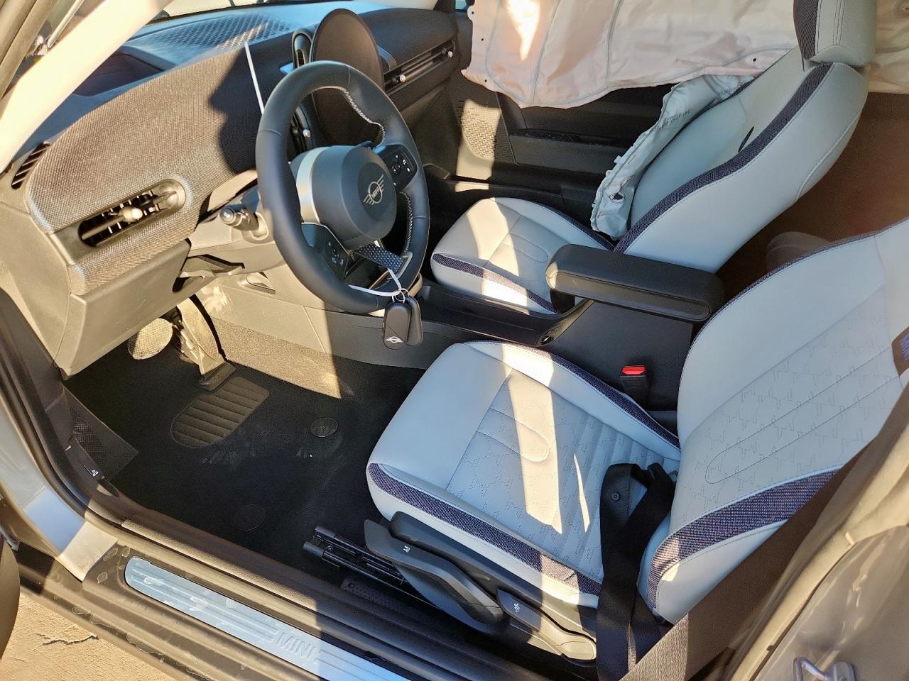 2025 Mini Cooper Base VIN: WMW13GD08S2X12176 Lot: 92275605