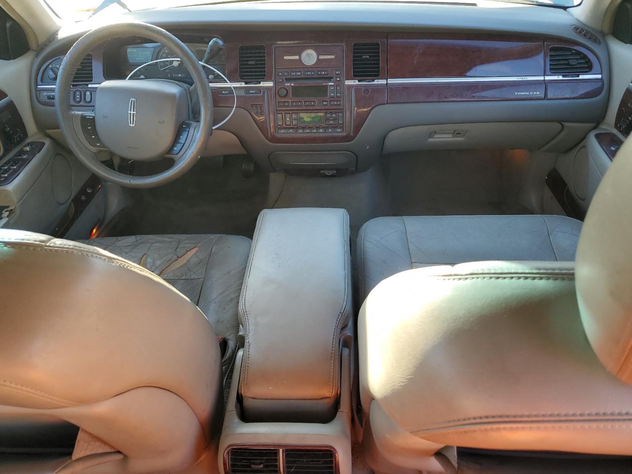 2005 Lincoln Town Car Signature VIN: 1LNHM81W25Y670839 Lot: 85403675