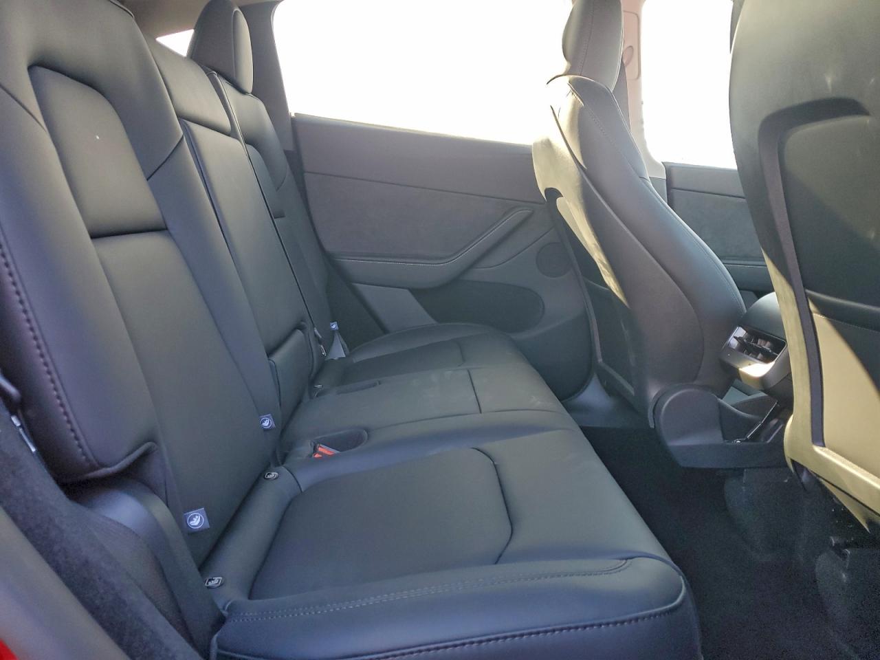 2025 Tesla Model Y VIN: 7SAYGDEF4SA364557 Lot: 94273935