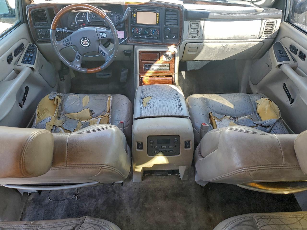2004 Cadillac Escalade Luxury VIN: 1GYEK63N94R243201 Lot: 94272625